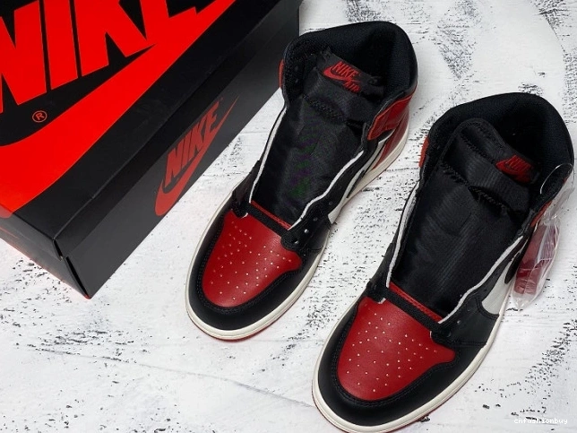 Jordan OG 555088-610 Retro 1 Bred Toe High Air 0724